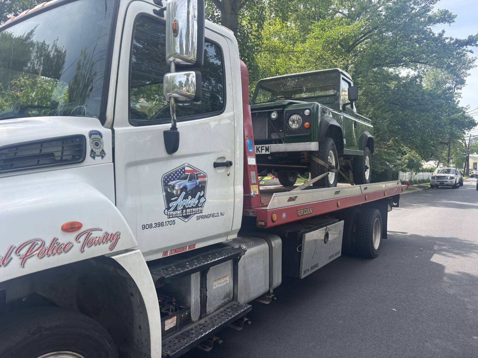 Ariel's Towing flatbed hauling a Land Rover in Union County, NJ